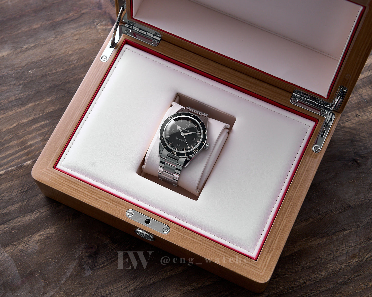 OMEGA SEAMASTER 300