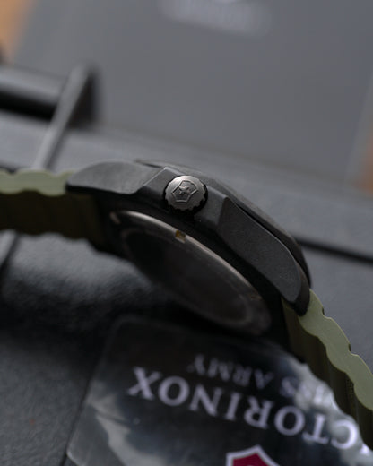 Victorinox Swiss Army I.N.O.X. Carbon Limited Edition